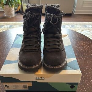Earth dark brown Lace-Up Boots